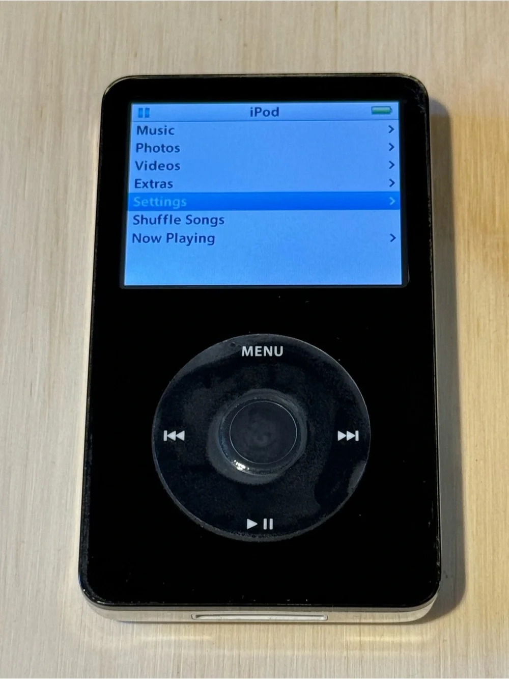 iPod Model:A1136 5thGen 60GB Blk“BROKEN”Hard Drive/Battery Issues Read Info Blw!